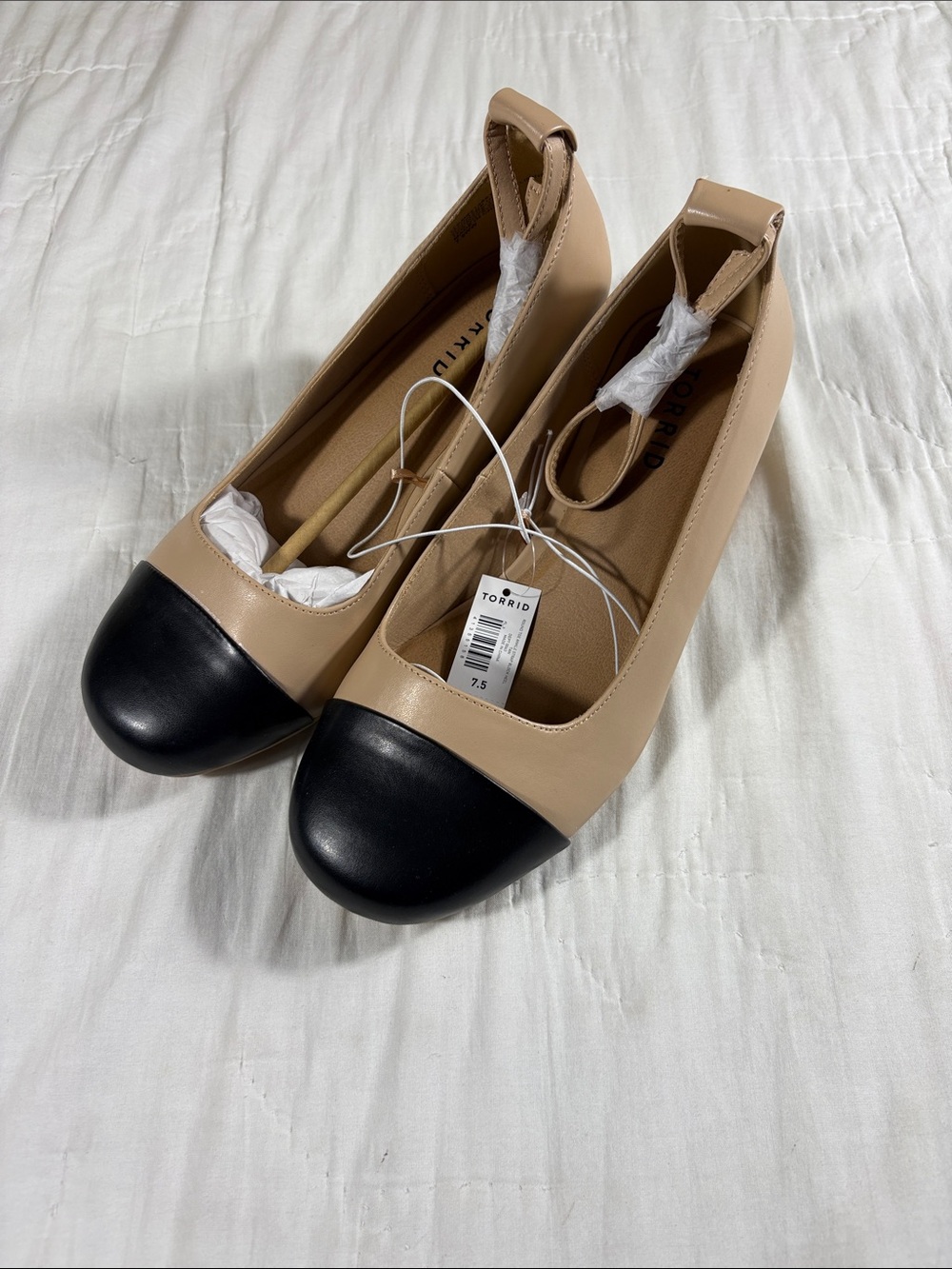 Torrid‎ Round Toe Ankle Strap Block Heel Tan Black Cap Toe Pumps Shoes 7.5 NWT